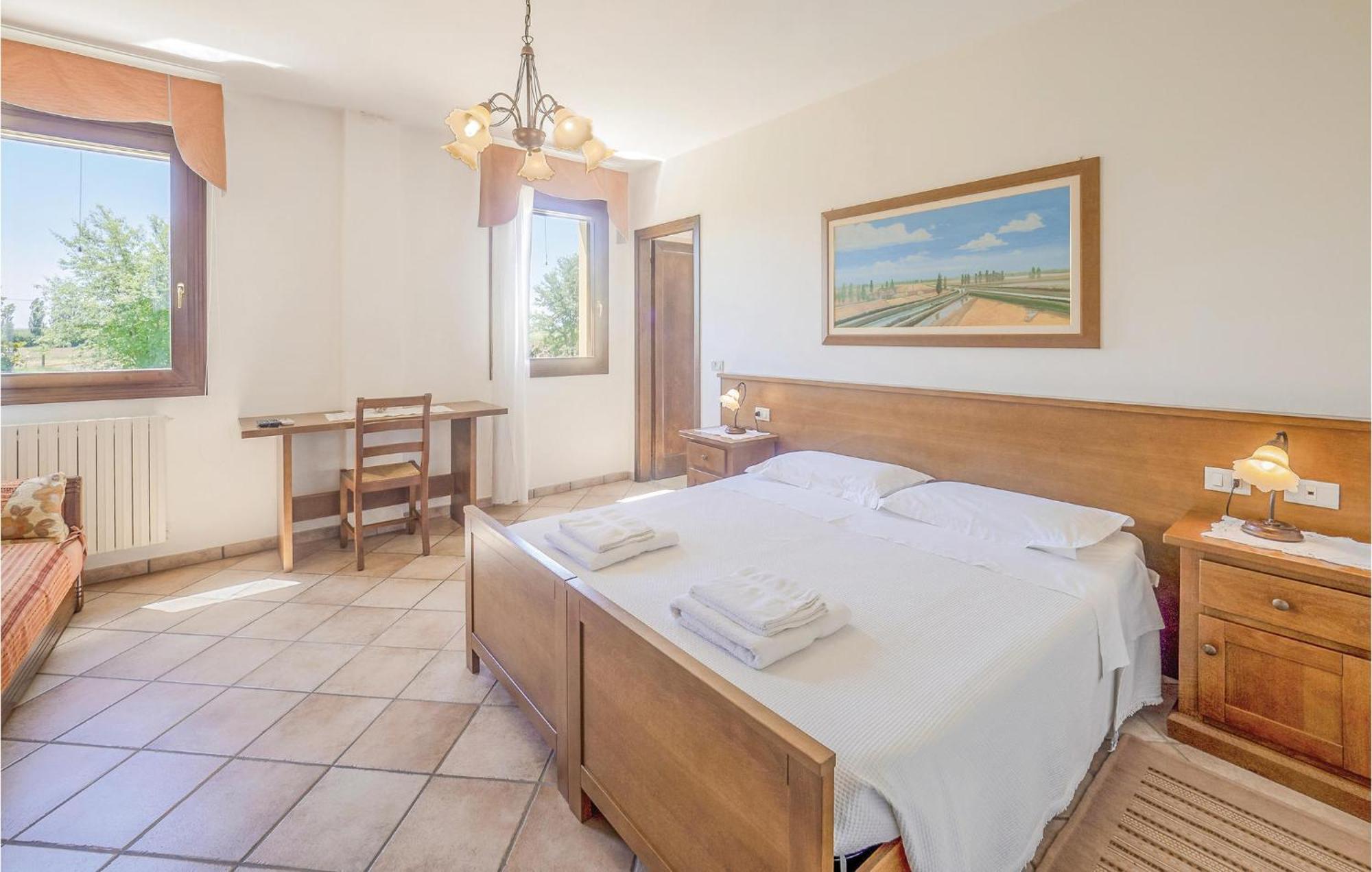 Awesome Home In Ariano Nel Polesine With Kitchen San Basilio Esterno foto