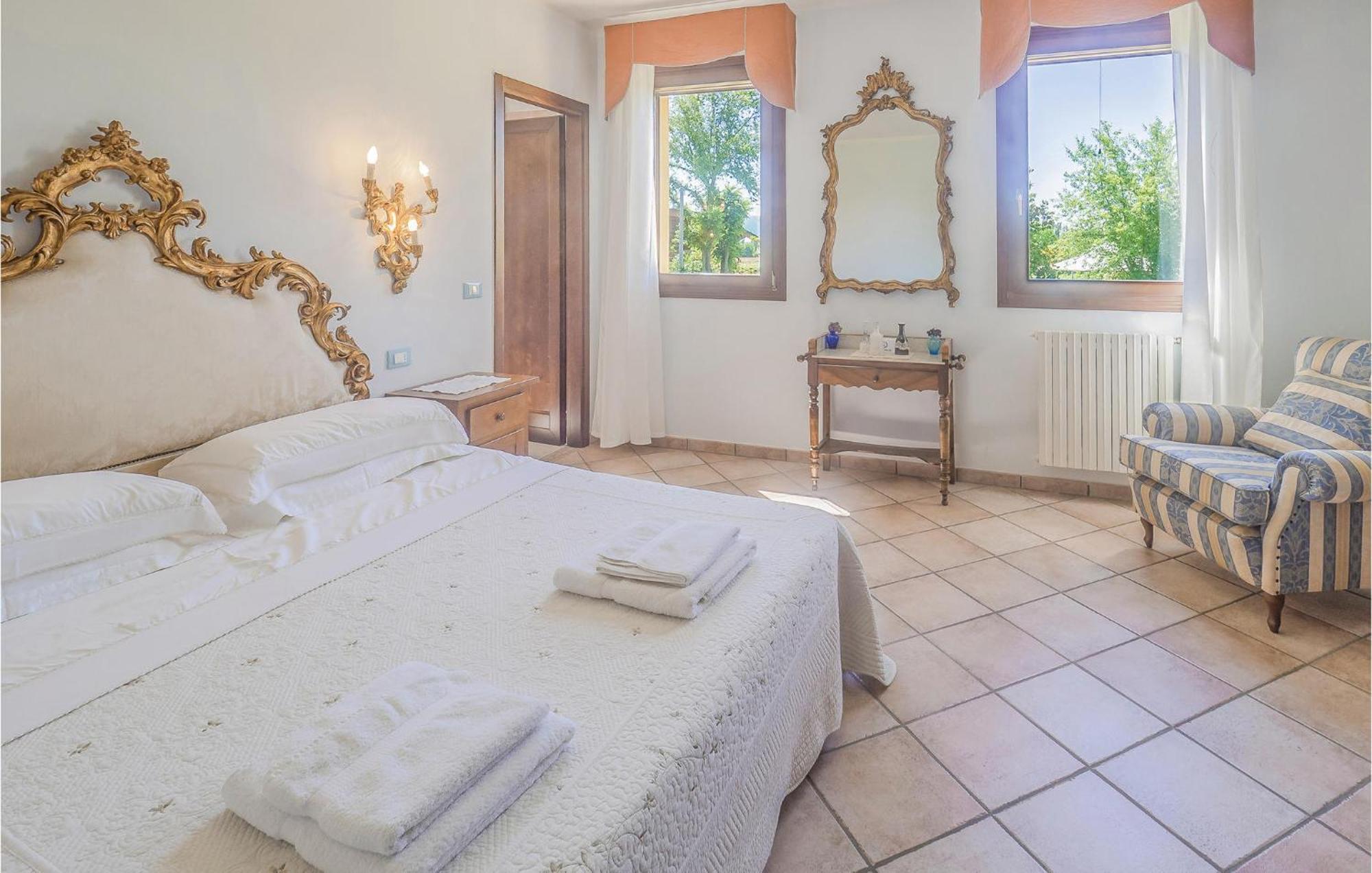 Awesome Home In Ariano Nel Polesine With Kitchen San Basilio Esterno foto