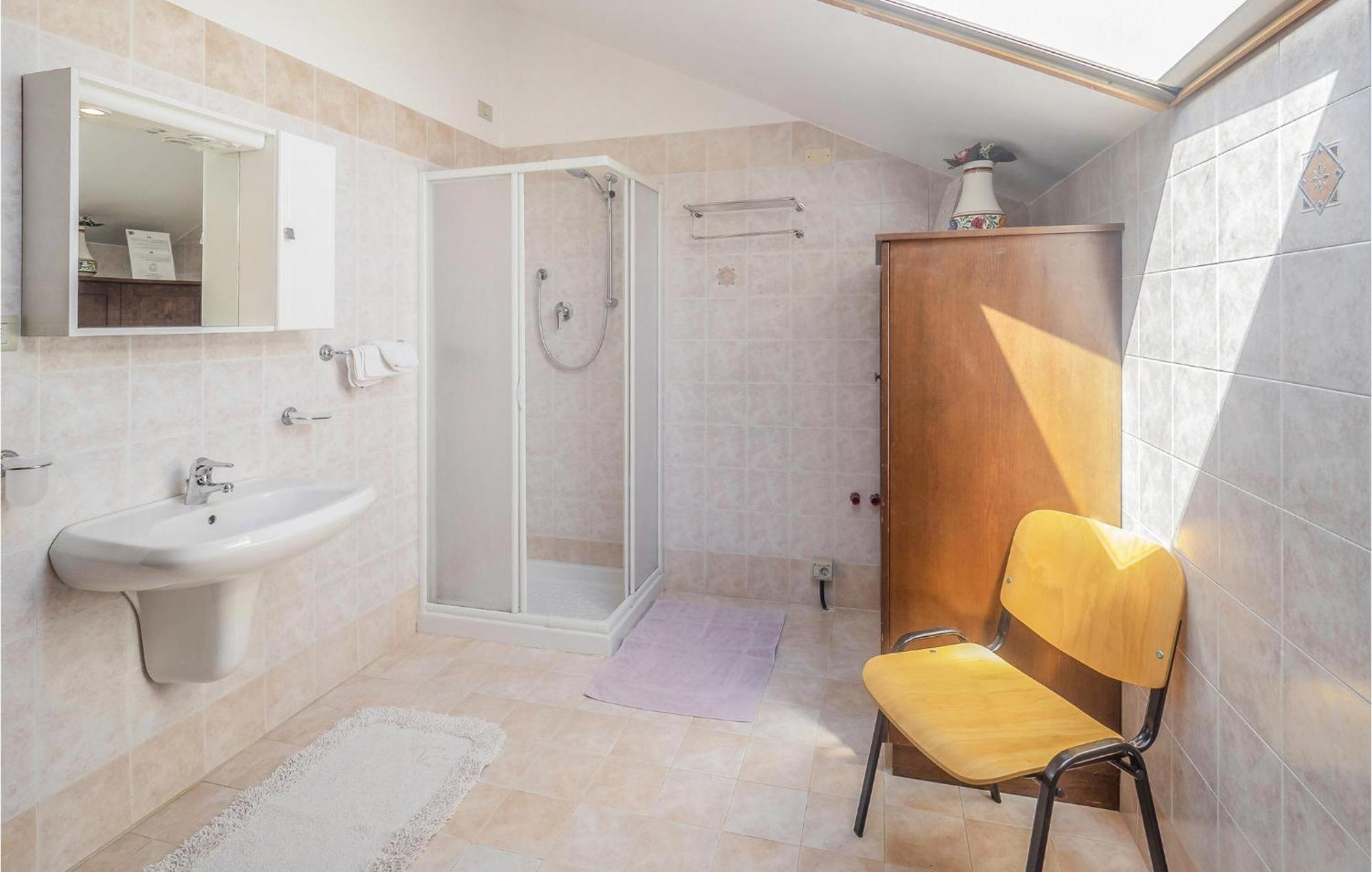 Awesome Home In Ariano Nel Polesine With Kitchen San Basilio Camera foto