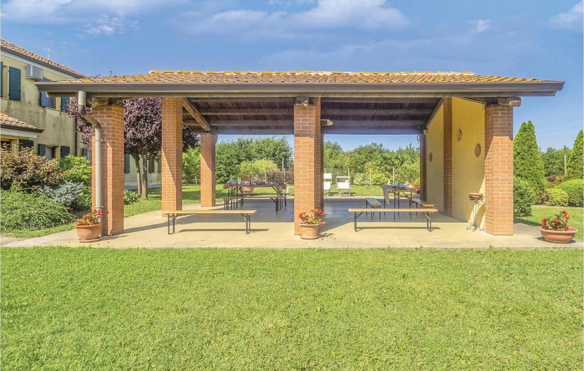 Awesome Home In Ariano Nel Polesine With Kitchen San Basilio Camera foto
